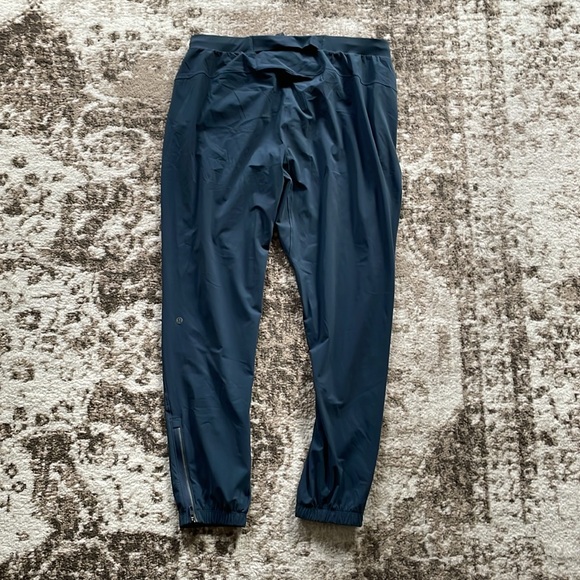 Lululemon Men’s Surge jogger pants 29” XL - Picture 5 of 10